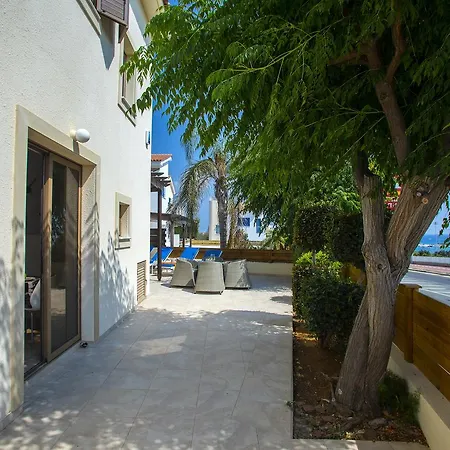 Nissaki Villa